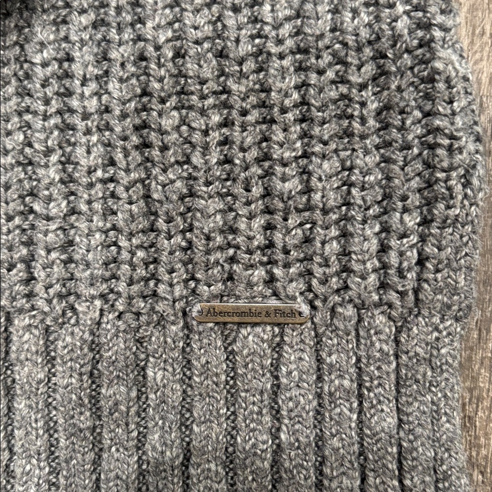 Abercrombie and Fitch Size XS Gray Knit Sweater - Picture 2 of 6